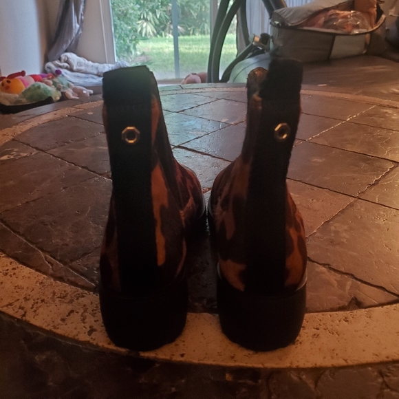 Louise Et Cie Women's Zareb Cow Hair Fur Bootie Size 6 NEW - Picture 5 of 8